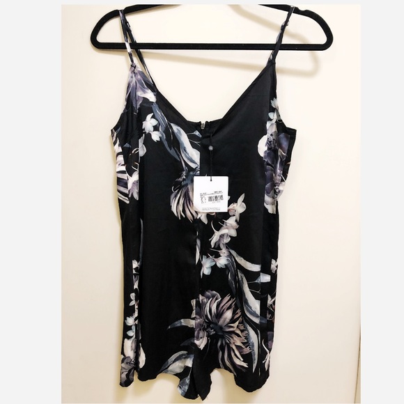 Missguided floral satin playsuit - Picture 2 of 3